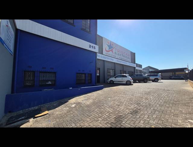 2,100M² FACTORY FOR SALE IN BOKSBURG EAST